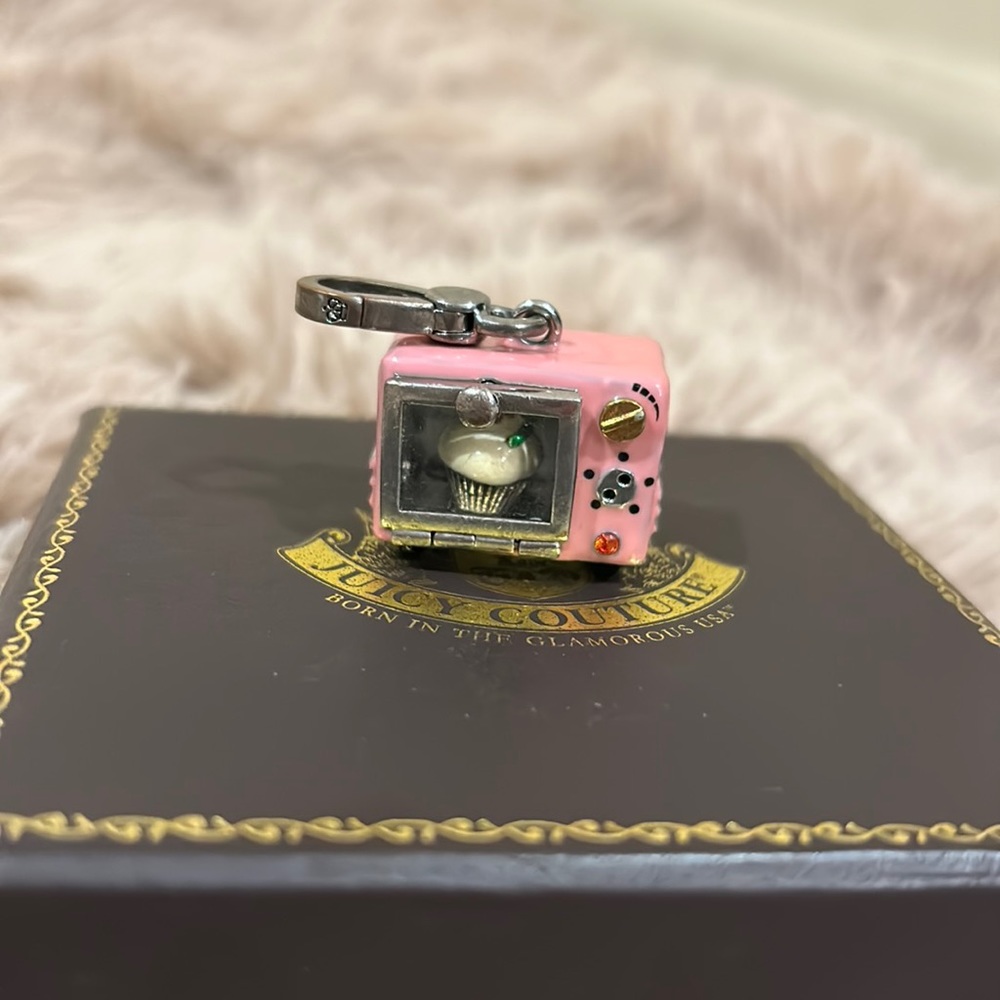 Juicy Cupcake Oven Charm